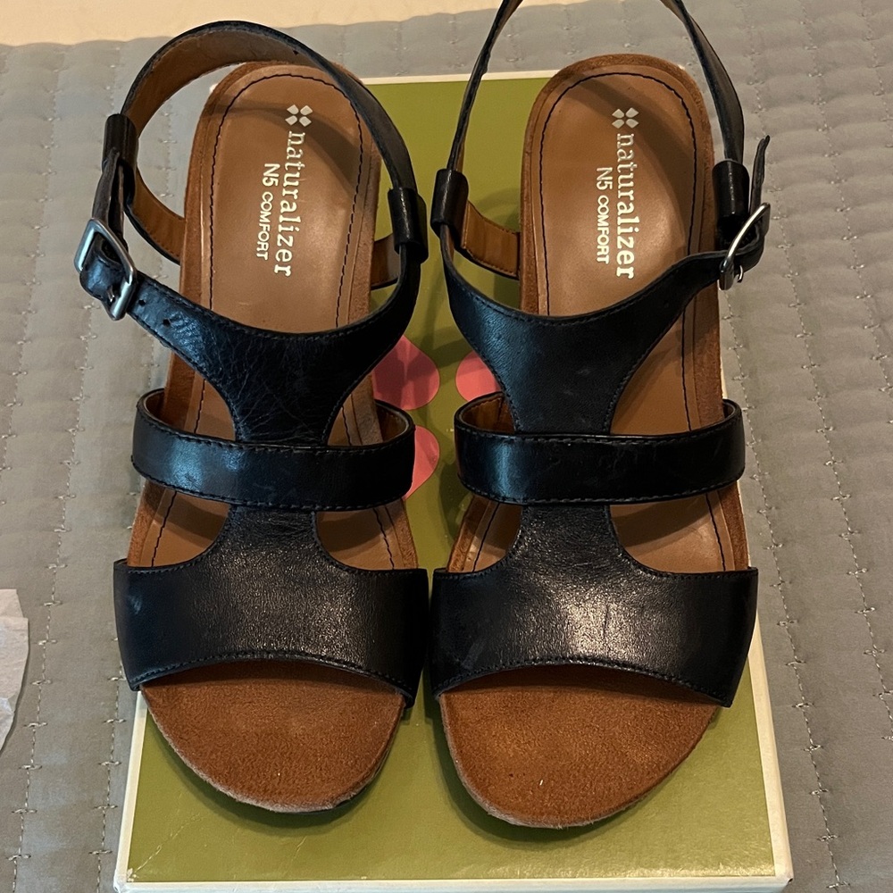 Naturalizer Engrid Black size 6 sandal. - Picture 6 of 11